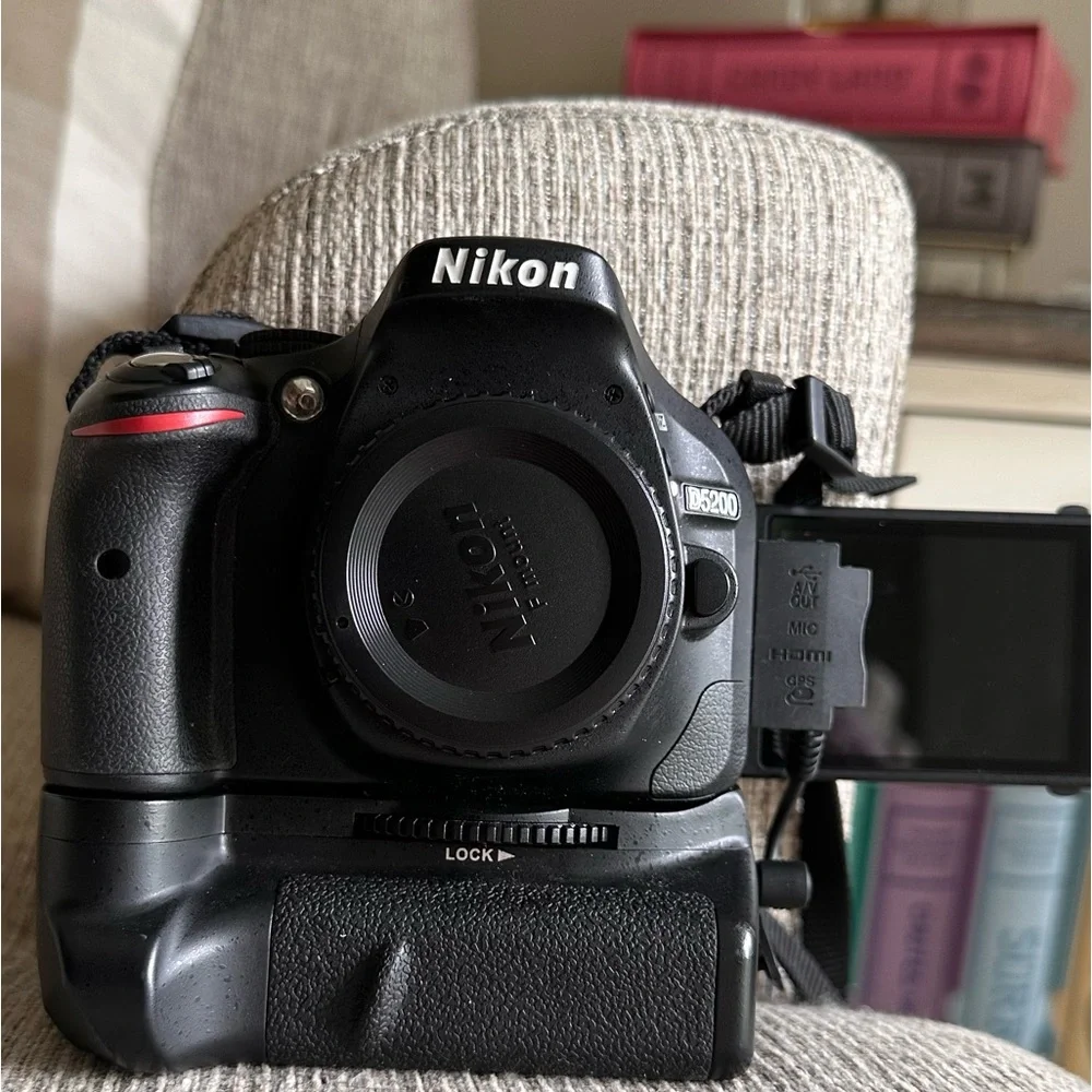 Nikon 5200 DSLR Camera With Battery Grip
